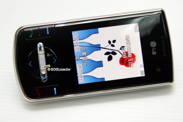 中階 3G 手機出頭天 LG KF310 七千有找 中階 3G 手機出頭天 LG KF310 七千有找