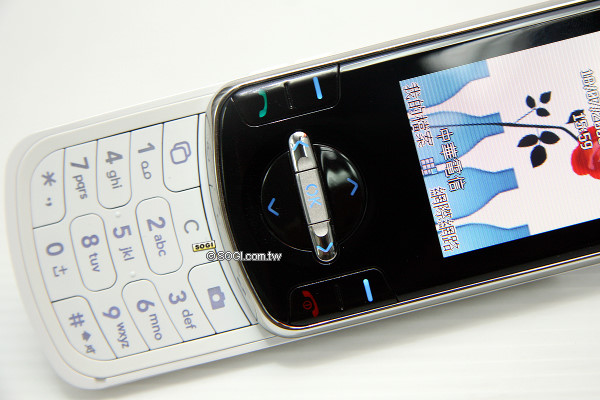 中階 3G 手機出頭天 LG KF310 七千有找 中階 3G 手機出頭天 LG KF310 七千有找