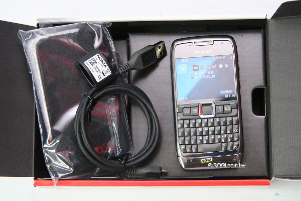 10 mm 激瘦!QWERTY 鍵盤 3.5G 商務機 Nokia E71 10 mm 激瘦!QWERTY 鍵盤 3.5G 商務機 Nokia E71