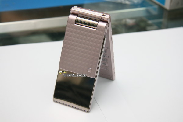 臨場感無可取代AQUOS手機 Sharp SH906iTV 臨場感無可取代AQUOS手機 Sharp SH906iTV