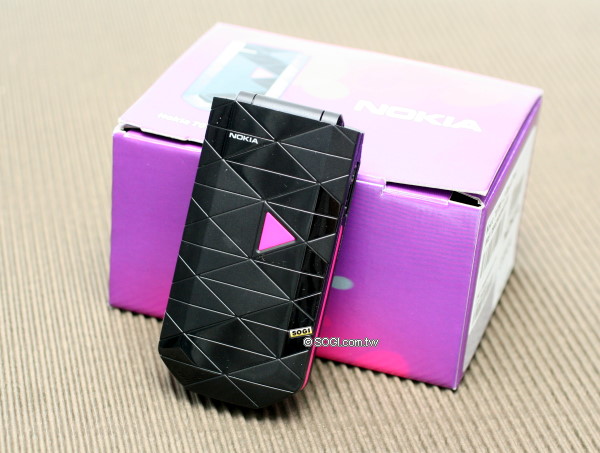 超平民時尚!Nokia 7070 Prism 格紋機 超平民時尚!Nokia 7070 Prism 格紋機