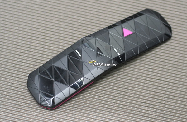 超平民時尚!Nokia 7070 Prism 格紋機 超平民時尚!Nokia 7070 Prism 格紋機