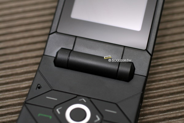 超平民時尚!Nokia 7070 Prism 格紋機 超平民時尚!Nokia 7070 Prism 格紋機