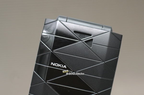 超平民時尚!Nokia 7070 Prism 格紋機 超平民時尚!Nokia 7070 Prism 格紋機