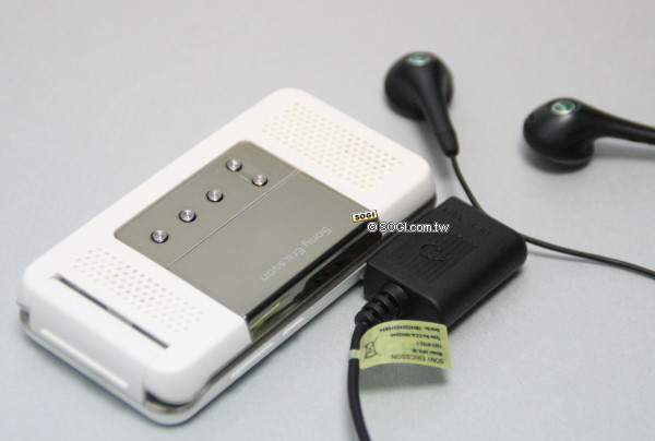 復古收音機！Sony Ericsson R306 廣播放音不打烊