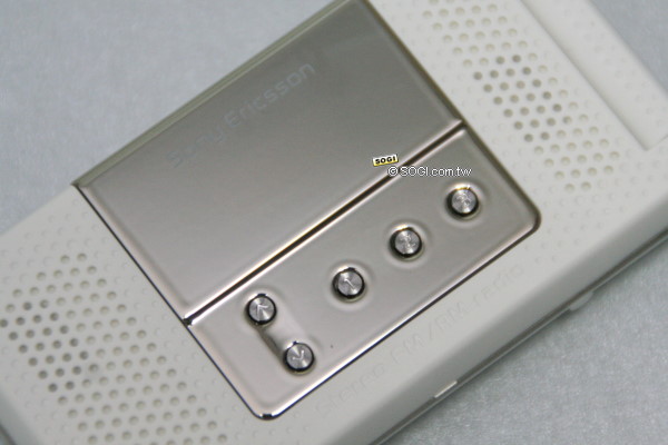 復古收音機！Sony Ericsson R306 廣播放音不打烊