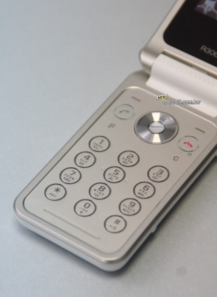 復古收音機！Sony Ericsson R306 廣播放音不打烊