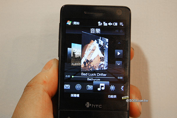 HTC Touch Pro、Touch Viva 補足高階與入門戰線 HTC Touch Pro、Touch Viva 補足高階與入門戰線