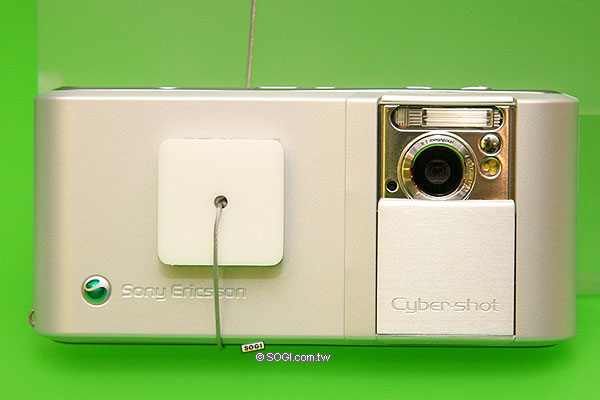 800 萬畫素手機蓄勢待發 五款機型快報