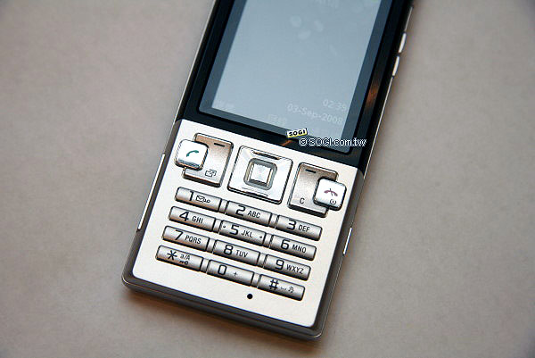 1 公分 3.5G 金屬紙片機 Sony Ericsson T700 1 公分 3.5G 金屬紙片機 Sony Ericsson T700