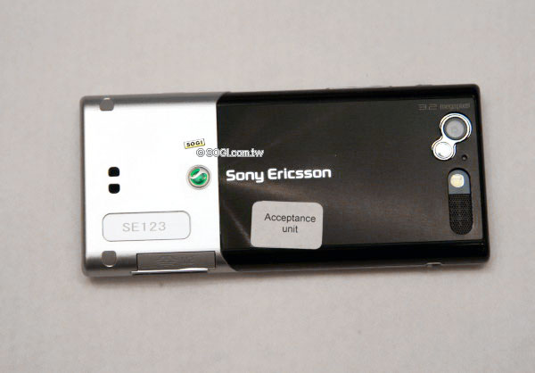 1 公分 3.5G 金屬紙片機 Sony Ericsson T700 1 公分 3.5G 金屬紙片機 Sony Ericsson T700