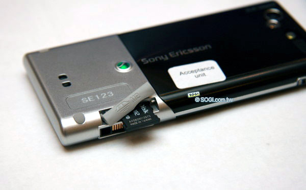 1 公分 3.5G 金屬紙片機 Sony Ericsson T700 1 公分 3.5G 金屬紙片機 Sony Ericsson T700