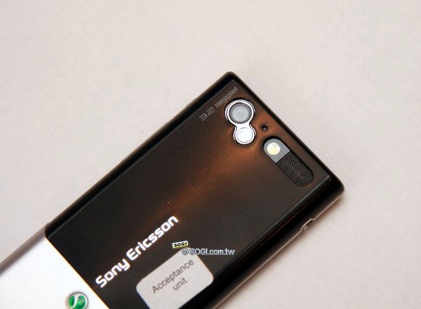 1 公分 3.5G 金屬紙片機 Sony Ericsson T700 1 公分 3.5G 金屬紙片機 Sony Ericsson T700