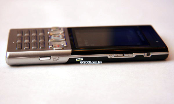 1 公分 3.5G 金屬紙片機 Sony Ericsson T700 1 公分 3.5G 金屬紙片機 Sony Ericsson T700