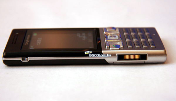 1 公分 3.5G 金屬紙片機 Sony Ericsson T700 1 公分 3.5G 金屬紙片機 Sony Ericsson T700