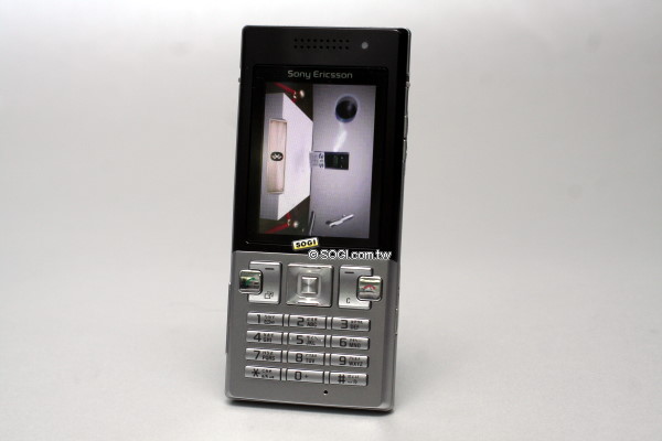 【萬元下殺】320 萬畫素、超薄 3.5 G 手機 SE T700 【萬元下殺】320 萬畫素、超薄 3.5 G 手機 SE T700