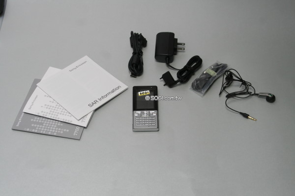 【萬元下殺】320 萬畫素、超薄 3.5 G 手機 SE T700 【萬元下殺】320 萬畫素、超薄 3.5 G 手機 SE T700