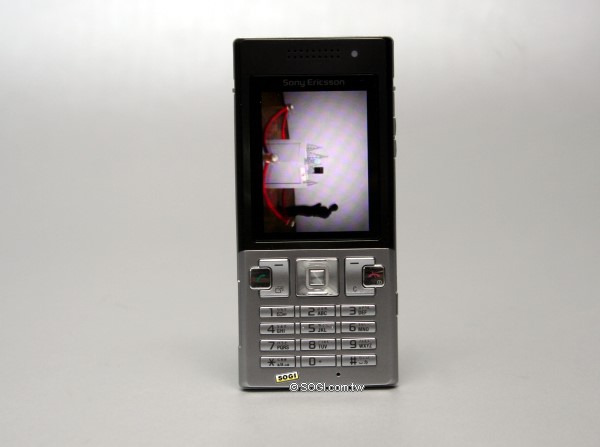 【萬元下殺】320 萬畫素、超薄 3.5 G 手機 SE T700 【萬元下殺】320 萬畫素、超薄 3.5 G 手機 SE T700