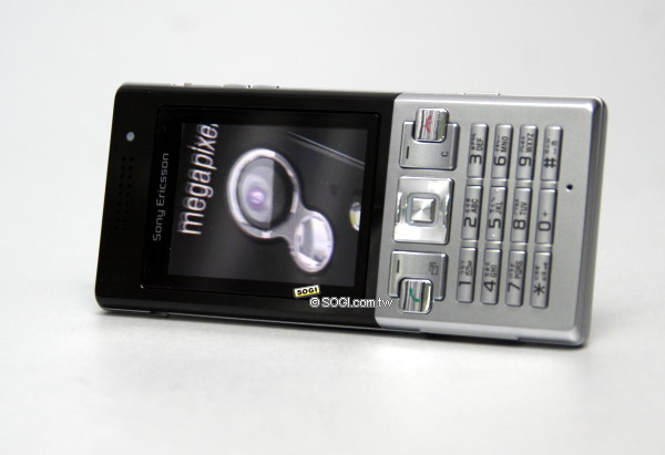 【萬元下殺】320 萬畫素、超薄 3.5 G 手機 SE T700 【萬元下殺】320 萬畫素、超薄 3.5 G 手機 SE T700