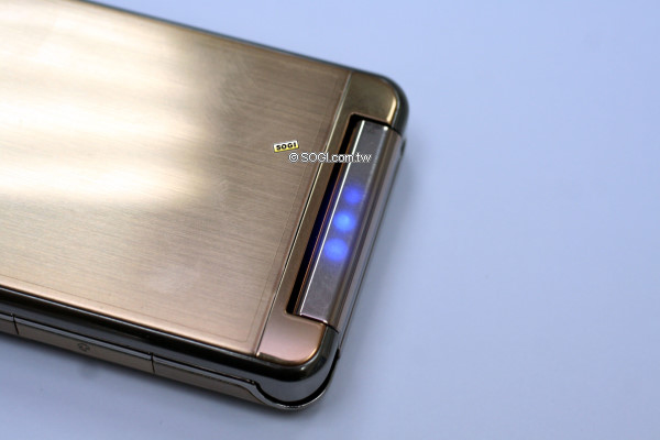 優雅海灘系!Sharp 824SH 防水320萬畫素手機 優雅海灘系!Sharp 824SH 防水320萬畫素手機