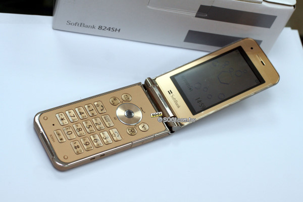 優雅海灘系!Sharp 824SH 防水320萬畫素手機 優雅海灘系!Sharp 824SH 防水320萬畫素手機