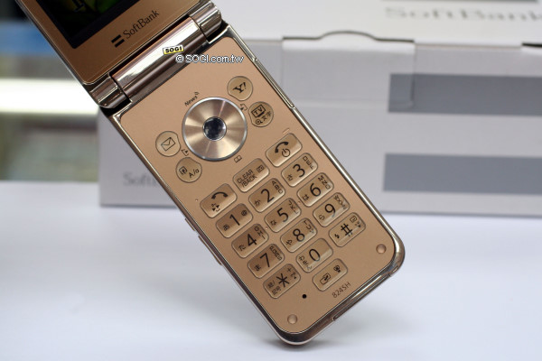 優雅海灘系!Sharp 824SH 防水320萬畫素手機 優雅海灘系!Sharp 824SH 防水320萬畫素手機