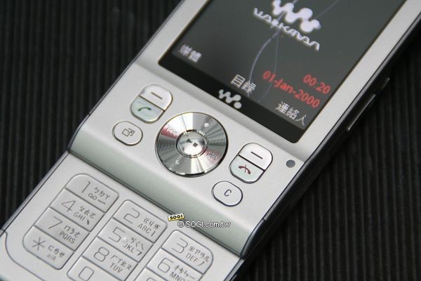 輕盈新裝 SE W910i & W380i 同步登場 輕盈新裝 SE W910i & W380i 同步登場