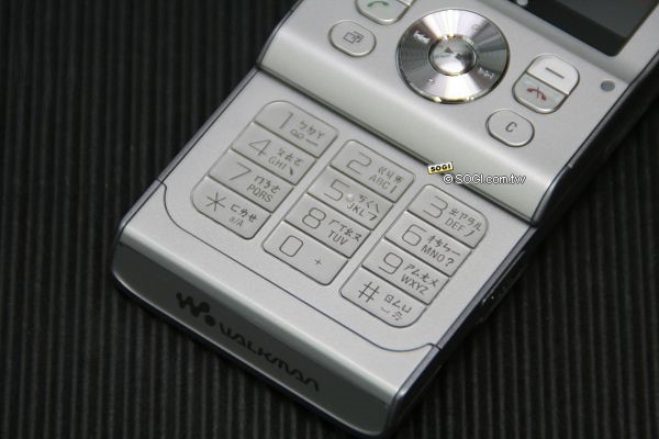 輕盈新裝 SE W910i & W380i 同步登場 輕盈新裝 SE W910i & W380i 同步登場