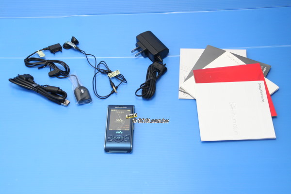 中階好機！Sony Ericsson W595 多頭音樂最有趣