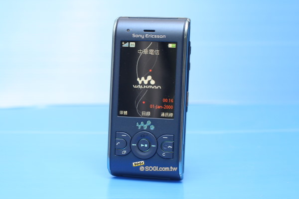 中階好機！Sony Ericsson W595 多頭音樂最有趣