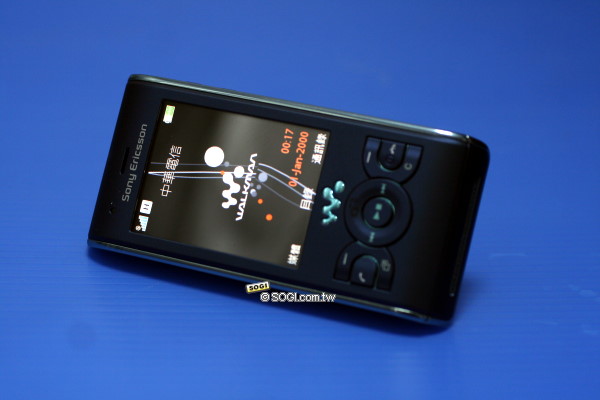 中階好機！Sony Ericsson W595 多頭音樂最有趣