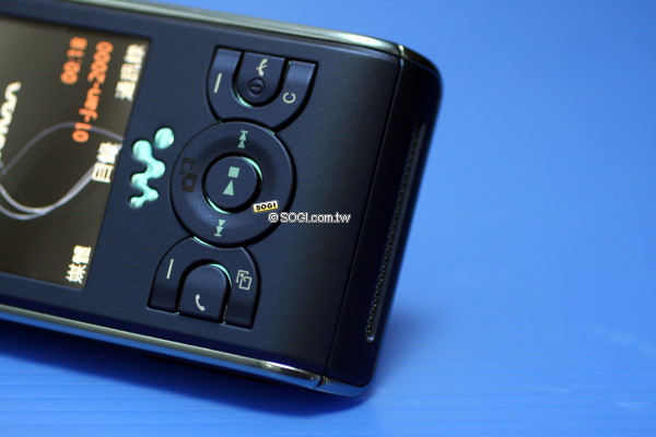 中階好機！Sony Ericsson W595 多頭音樂最有趣