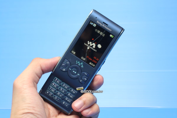 中階好機！Sony Ericsson W595 多頭音樂最有趣