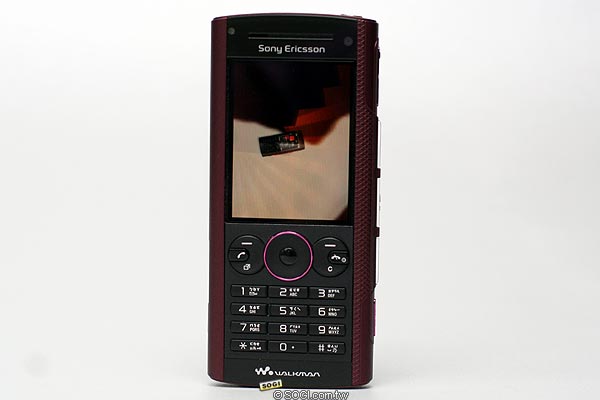 【好色賞】Sony Ericsson W902 酒紅零距離寫真