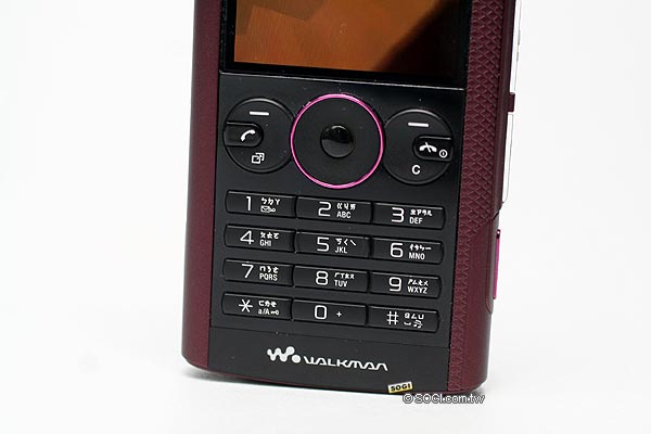 【好色賞】Sony Ericsson W902 酒紅零距離寫真