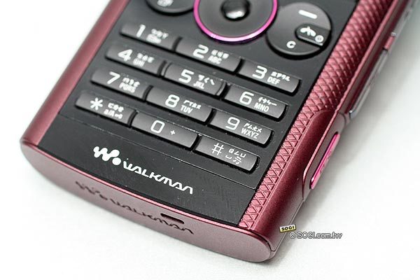 【好色賞】Sony Ericsson W902 酒紅零距離寫真