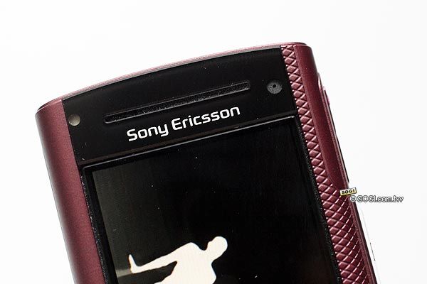 【好色賞】Sony Ericsson W902 酒紅零距離寫真