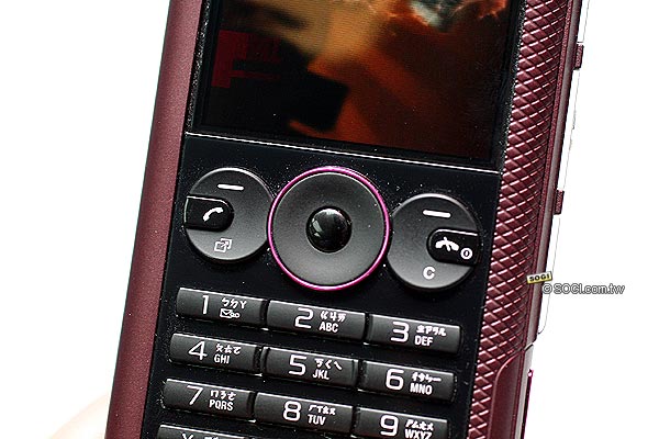 【好色賞】Sony Ericsson W902 酒紅零距離寫真