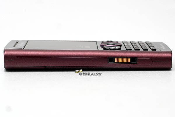 【好色賞】Sony Ericsson W902 酒紅零距離寫真