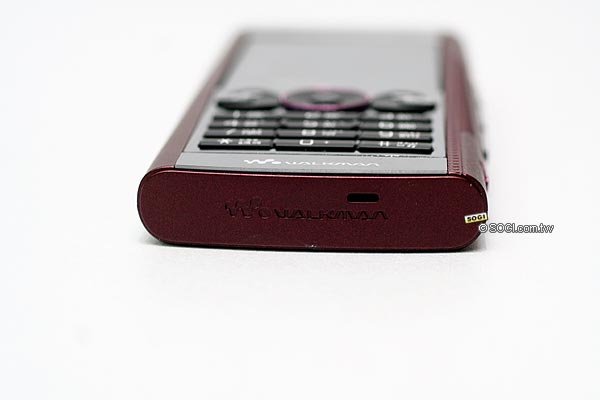 【好色賞】Sony Ericsson W902 酒紅零距離寫真