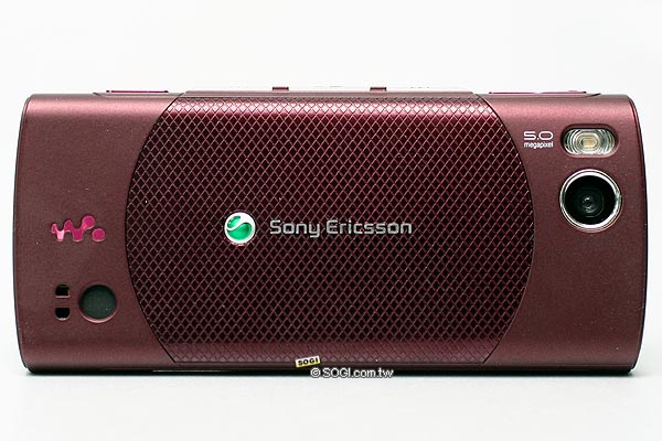 【好色賞】Sony Ericsson W902 酒紅零距離寫真