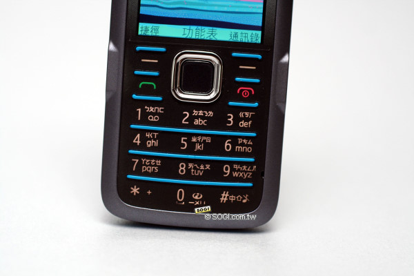 Nokia 7210 Supernova 超薄輕巧、入門超新星 Nokia 7210 Supernova 超薄輕巧、入門超新星