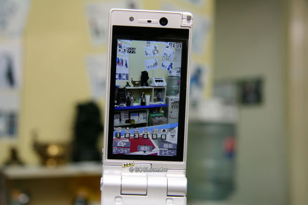 大家一起轉!Panasonic P-01A 五百萬照相手機 大家一起轉!Panasonic P-01A 五百萬照相手機