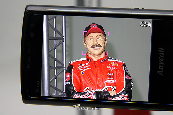 無與倫比!Samsung innov8 i8510 連賽車手也著迷 無與倫比!Samsung innov8 i8510 連賽車手也著迷