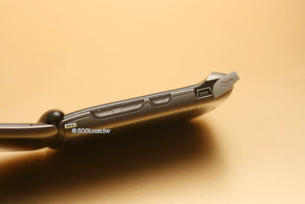 MOTO EM330 魔觸音樂 圓潤時尚鏡面便宜上架 MOTO EM330 魔觸音樂 圓潤時尚鏡面便宜上架