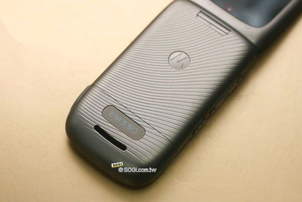 MOTO EM330 魔觸音樂 圓潤時尚鏡面便宜上架 MOTO EM330 魔觸音樂 圓潤時尚鏡面便宜上架