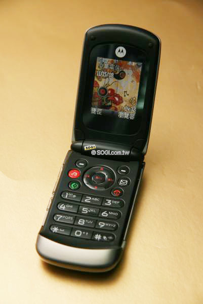 MOTO EM330 魔觸音樂 圓潤時尚鏡面便宜上架 MOTO EM330 魔觸音樂 圓潤時尚鏡面便宜上架