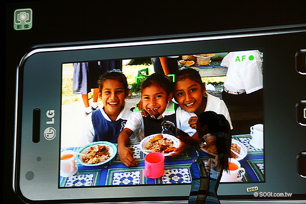 功能通通 Mix 進來！ LG KC910 工藝科技完美結晶