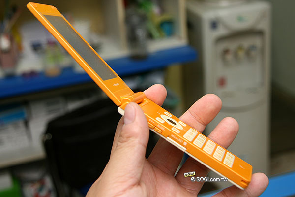 冬季的幸福滋味!NEC極簡美型入門機N-03A 冬季的幸福滋味!NEC極簡美型入門機N-03A