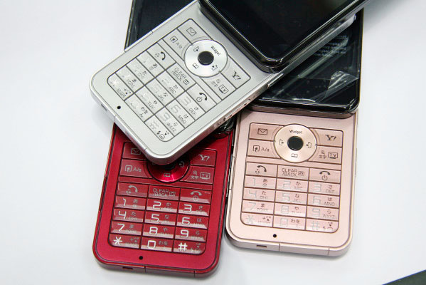 世界之最!3.8 吋觸控指「舞」機 Sharp 931SH 世界之最!3.8 吋觸控指「舞」機 Sharp 931SH